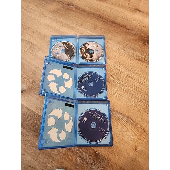 Twilight Saga Blu-ray Complete: New Moon Eclipse Breaking Dawn Part 1 2 Special - Picture 2 of 4